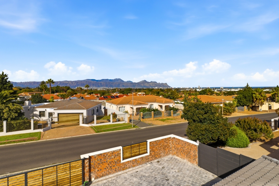 4 Bedroom Property for Sale in Somerset Ridge Western Cape